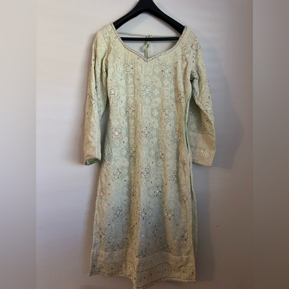 Lashkaraa Light Green Embroidered Suit - Picture 3 of 16